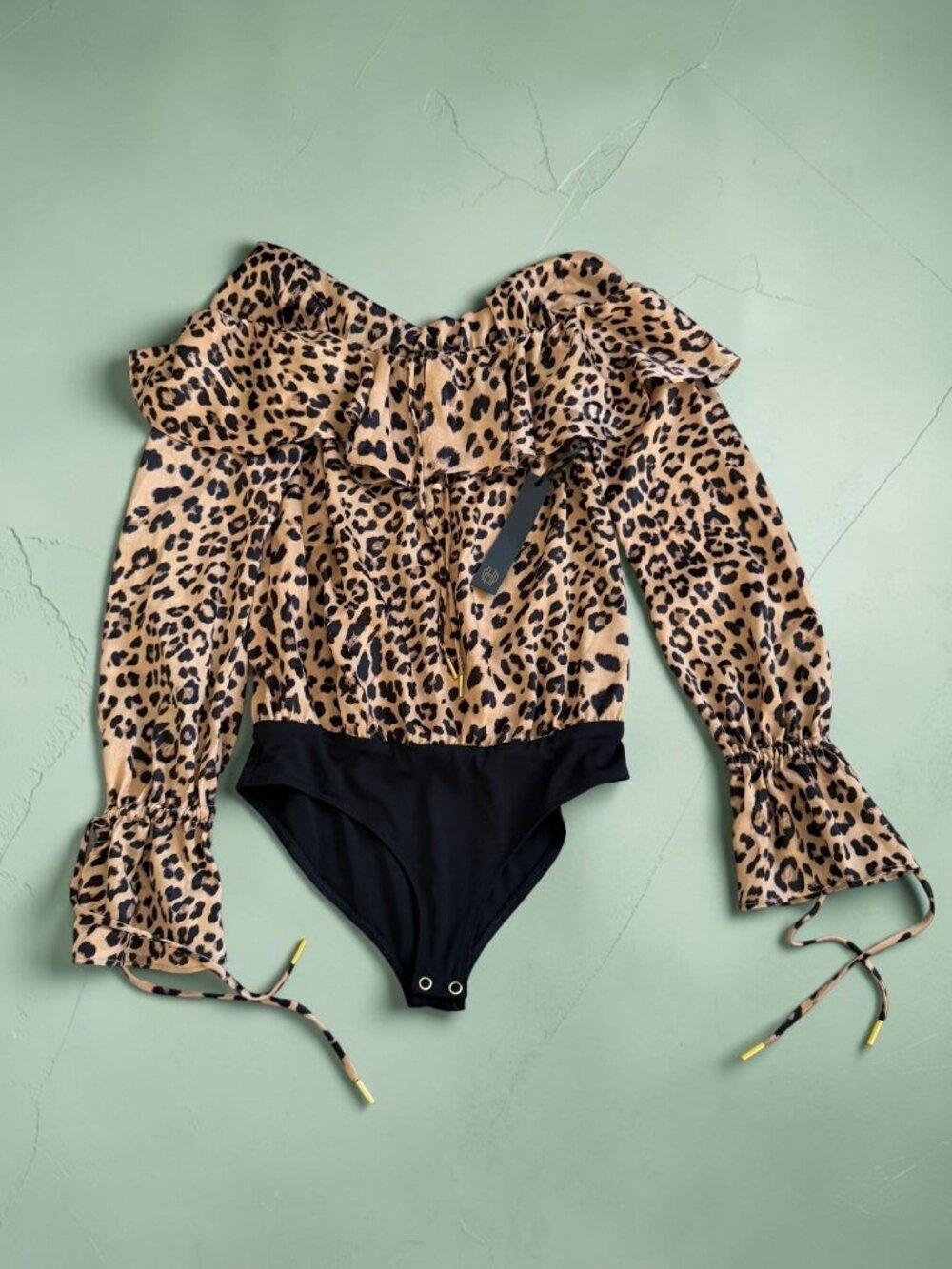 HOUSE OF HARLOW Leopard Print Ruffle Bodysuit Size Small NEW NWT